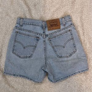 Vintage 90’s Levi’s 912 Slim Fit Shorts